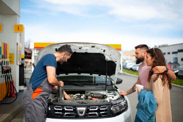 Qué revisar primero cuando tu carro no arranca por una posible falla de batería